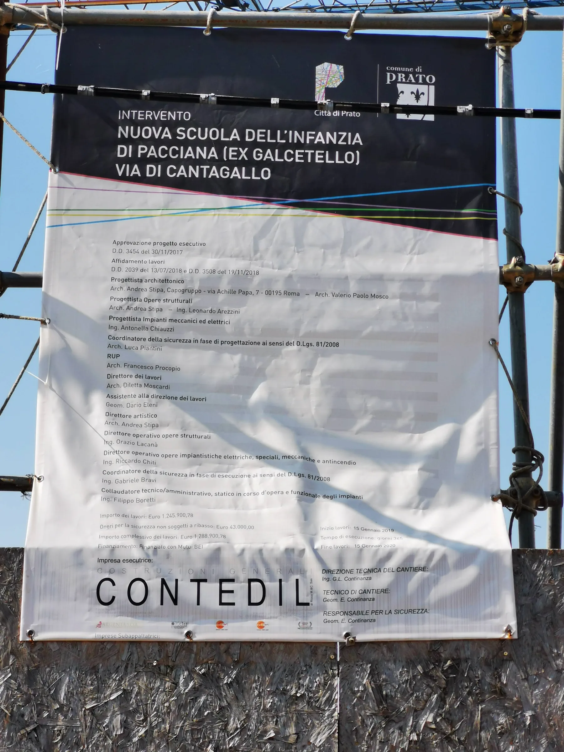 Cartello di cantiere della nuova Scuola dell’Infanzia di Pacciana a Prato.